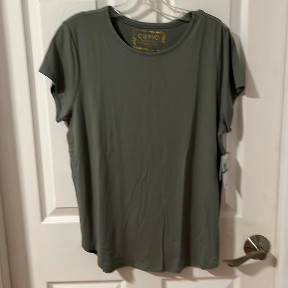 Cupio Short Sleeve Tee in Olive Green